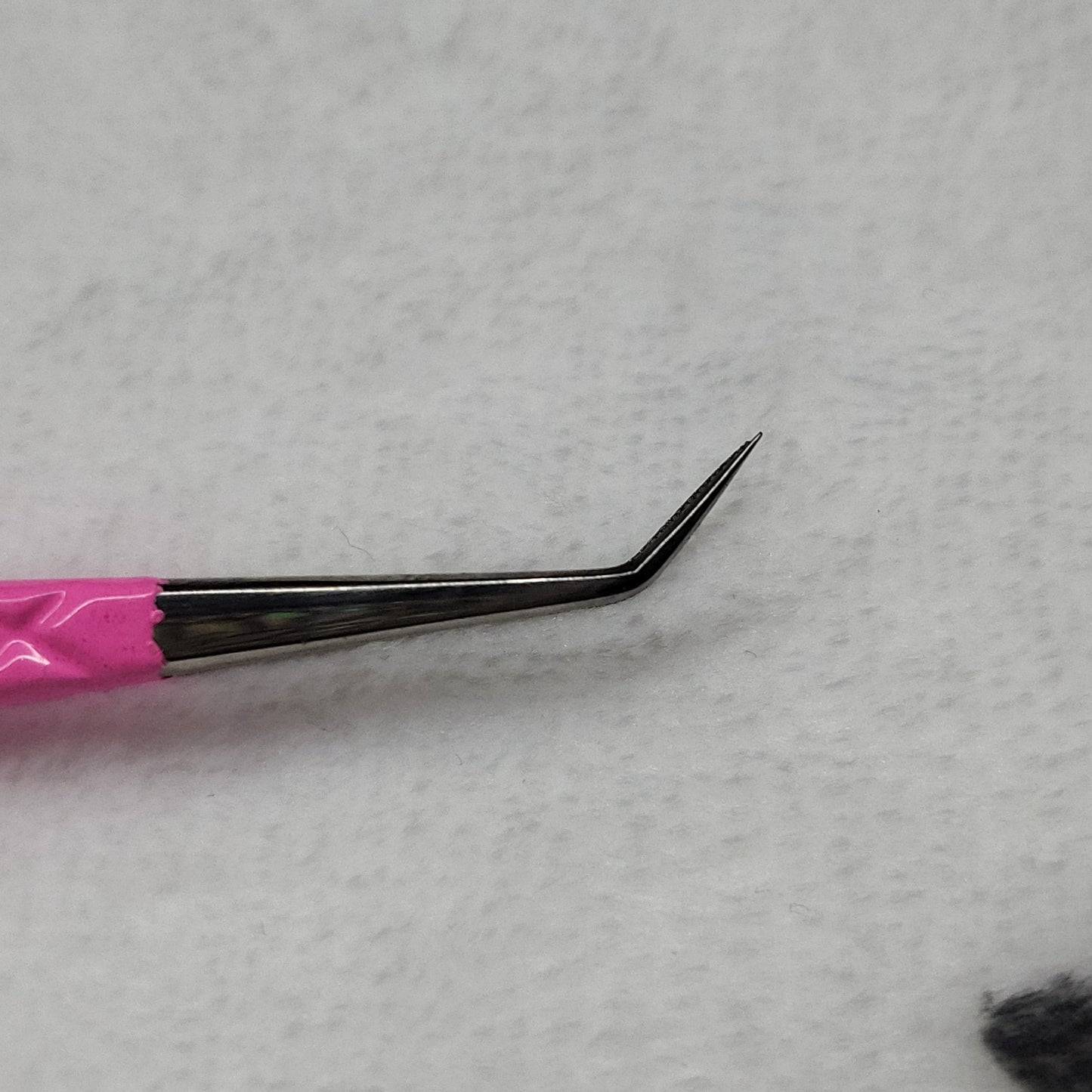 Hot Pink 45° Isolation Tweezer