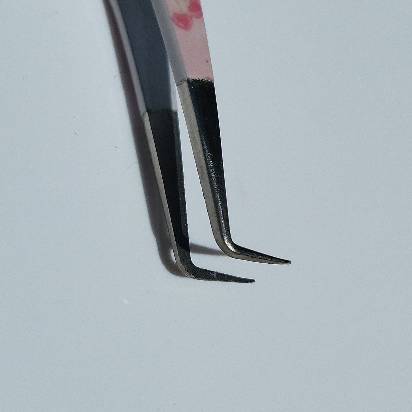 Cherry 90° Tweezer