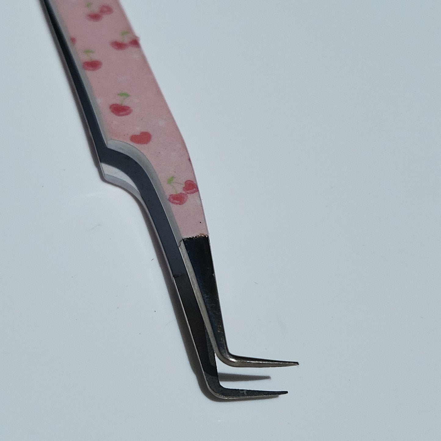 Cherry 90° Tweezer